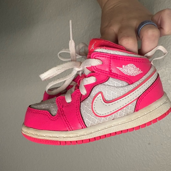 Jordan 1 Mid Hyper Pink White 7C - Picture 3 of 7